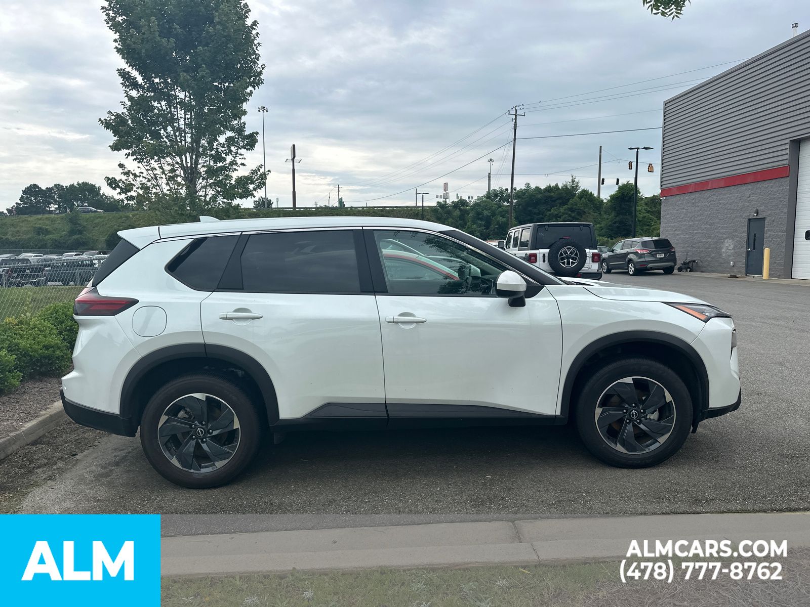 Used 2025 White Nissan SV image 9