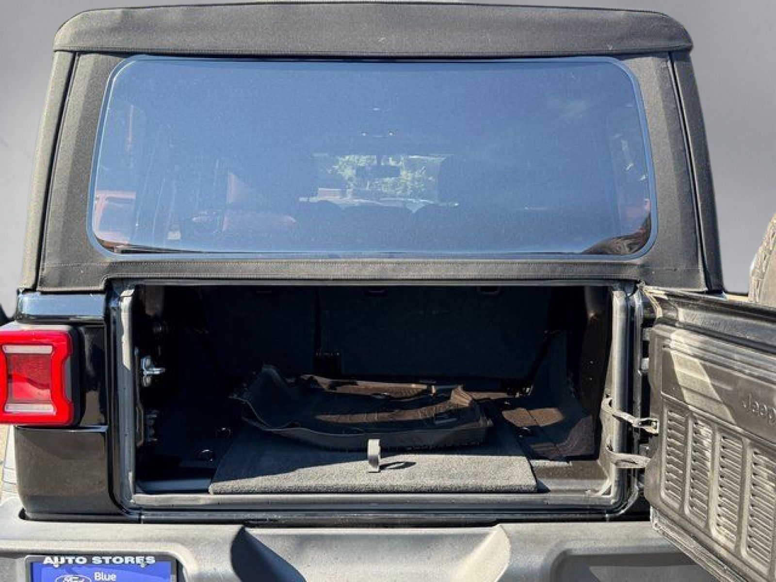 Used 2019 Black Clearcoat Jeep Unlimited Sport S image 25