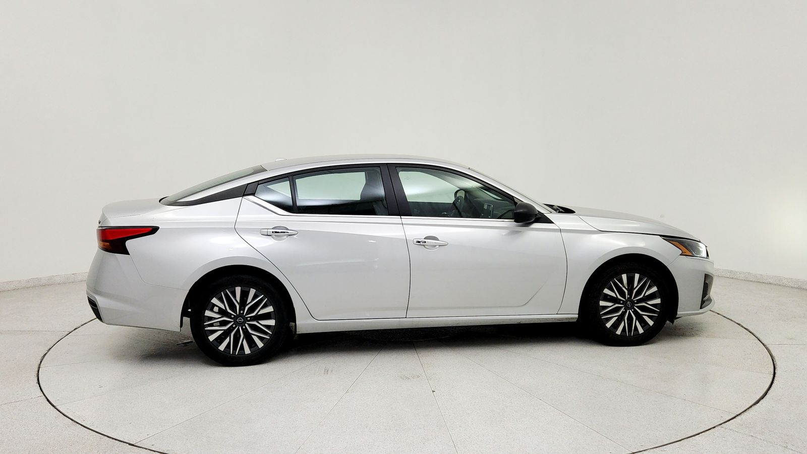 Used 2024 Silver Nissan 2.5 SV image 8