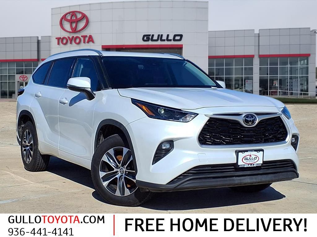 2022 Toyota Highlander XLE White at DeMontrond Mazda