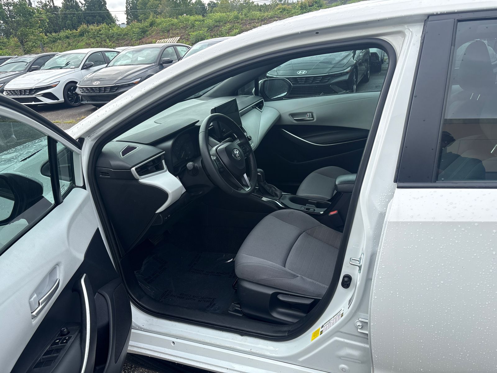 Used 2025 Ice Toyota SE image 11