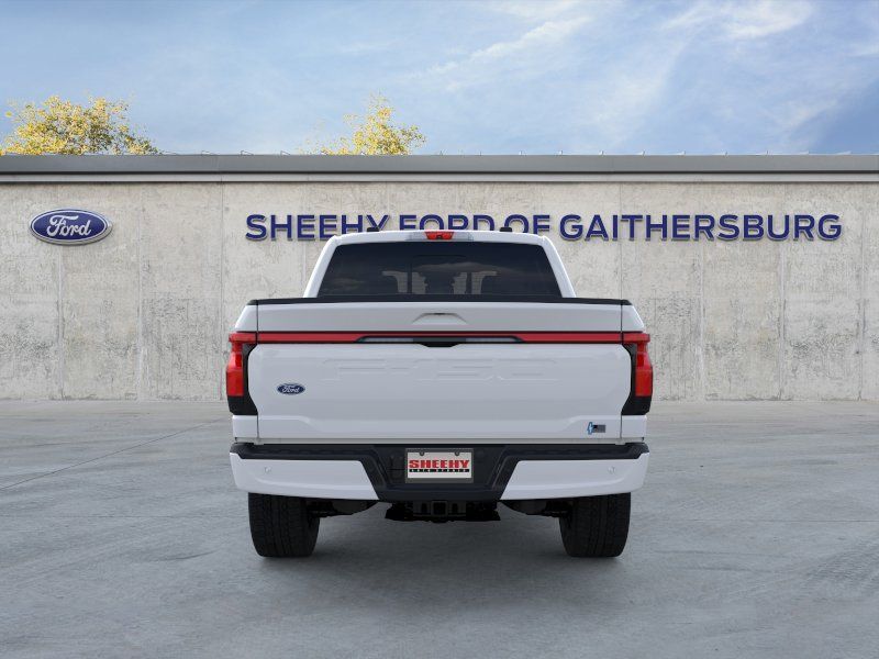 New 2025 Oxford White Ford Lariat image 6