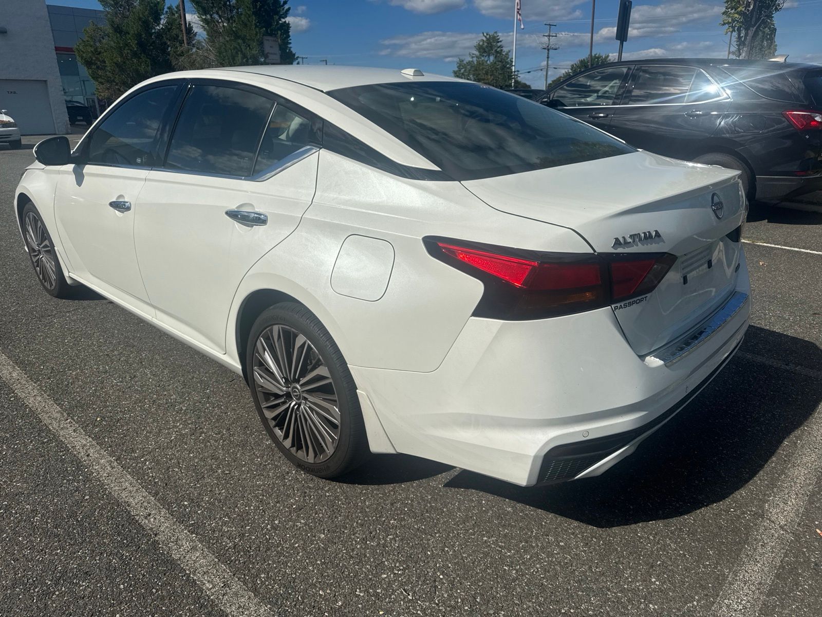 Used 2023 White Nissan 2.5 SL image 4