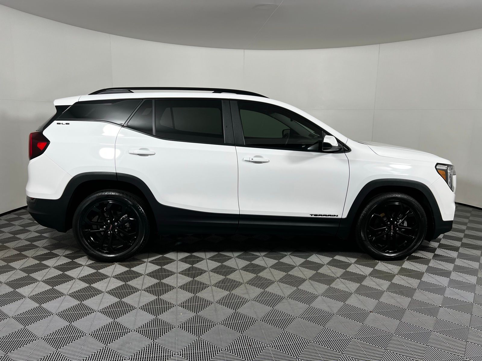 Thumbnail: 2022 GMC Terrain - 4