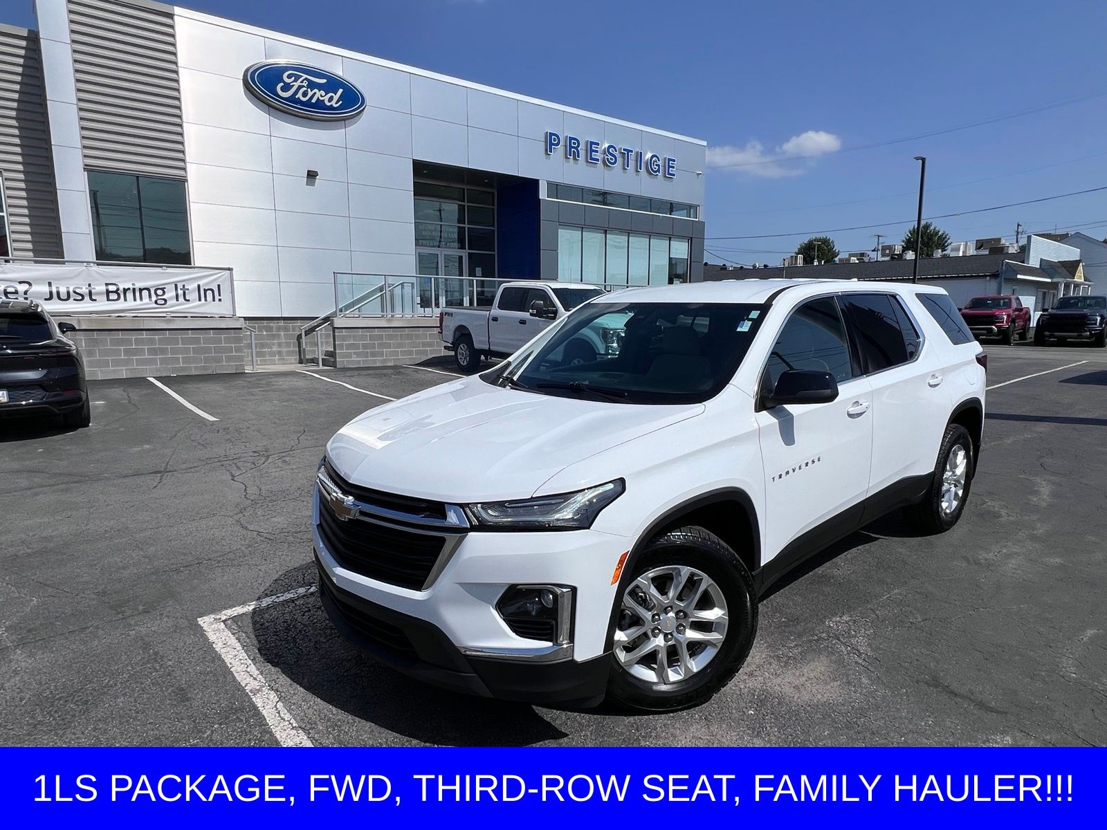 Summit White 2023 Chevrolet Traverse SUV / Crossover Front-Wheel Drive 9-Speed Automatic
