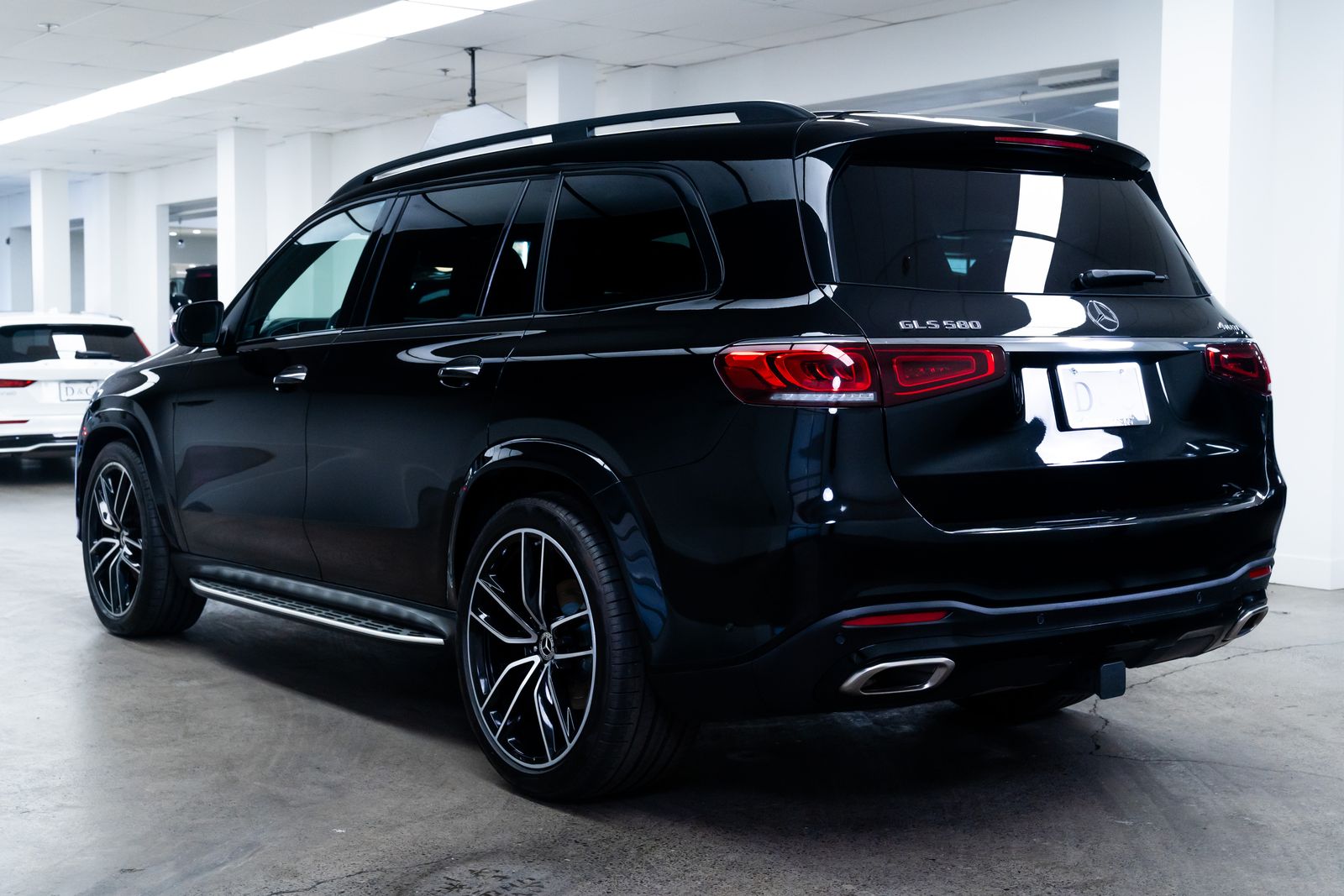 View vehicle photo 4