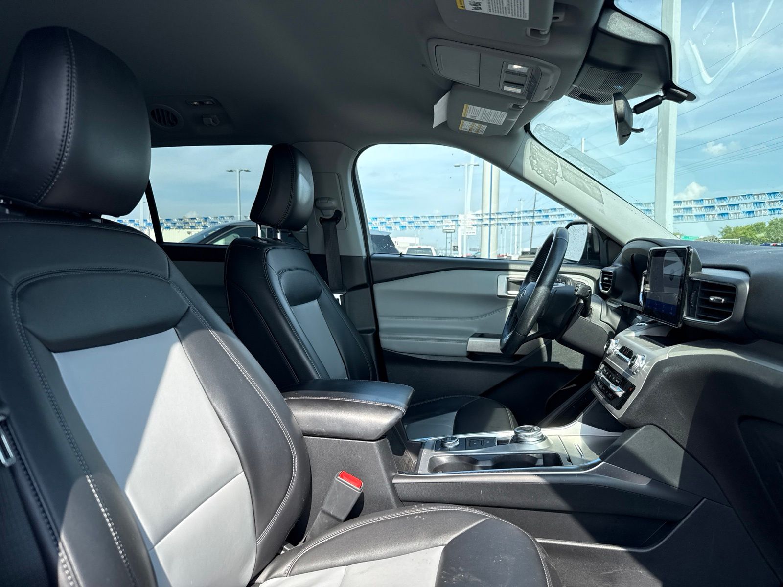 2023 Ford Explorer image 7
