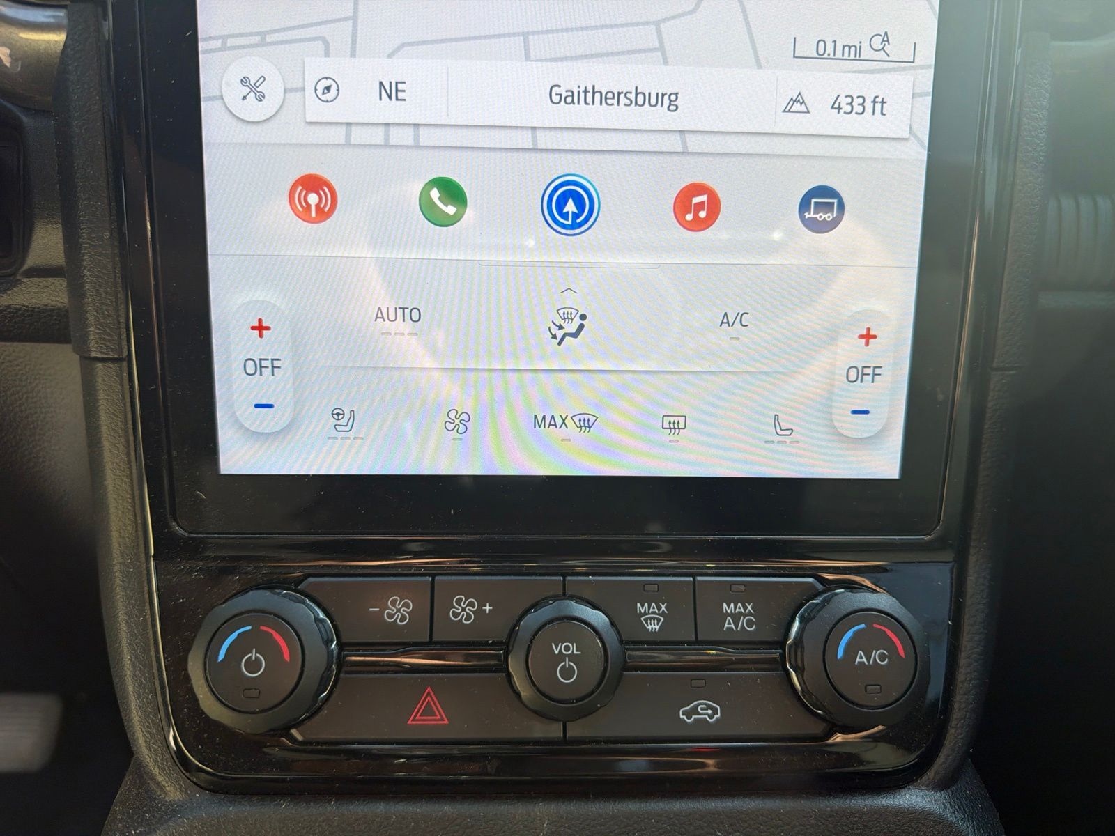 Used 2024 Oxford White Ford Lariat image 15