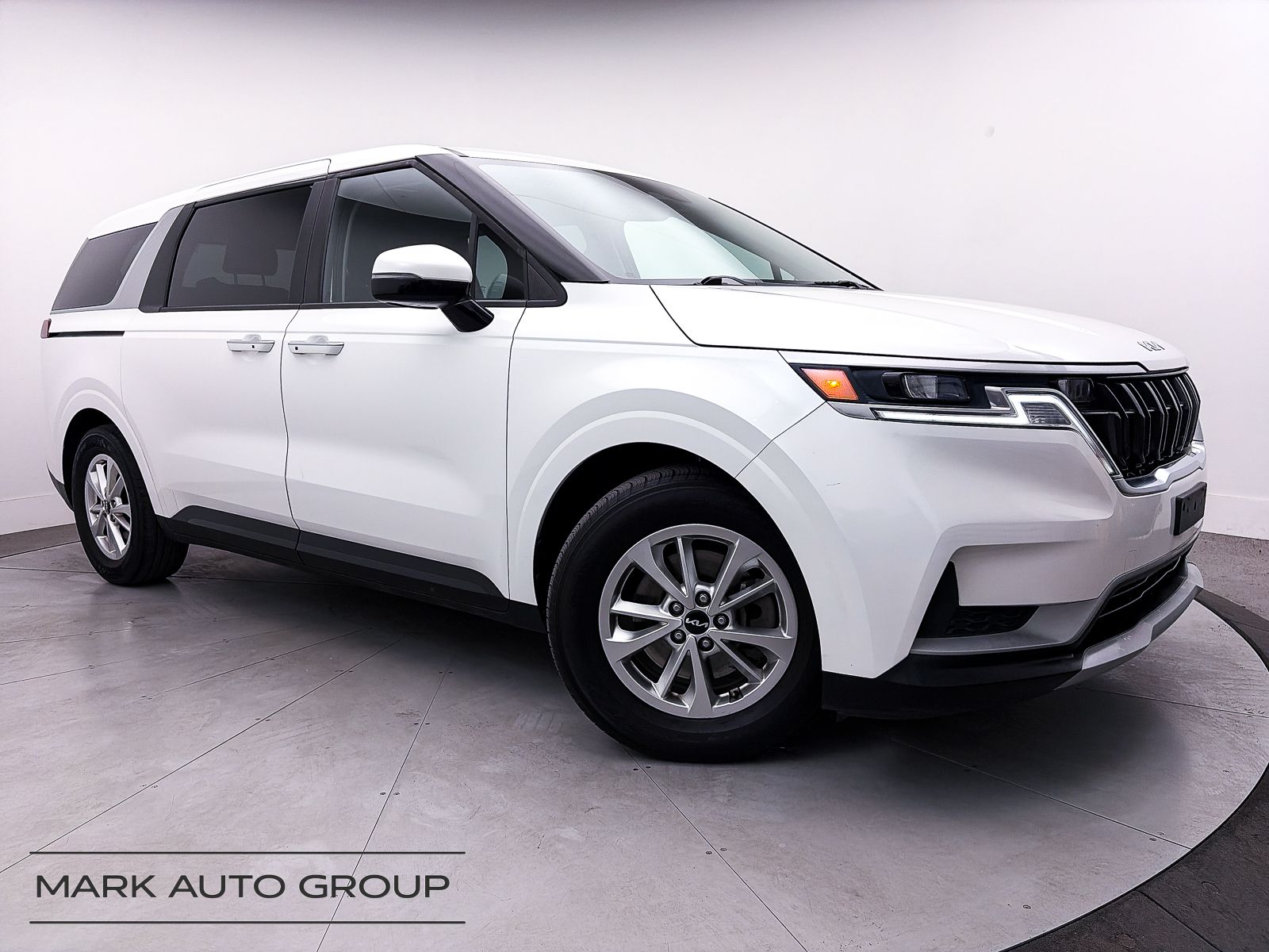 2022 Kia Carnival LX