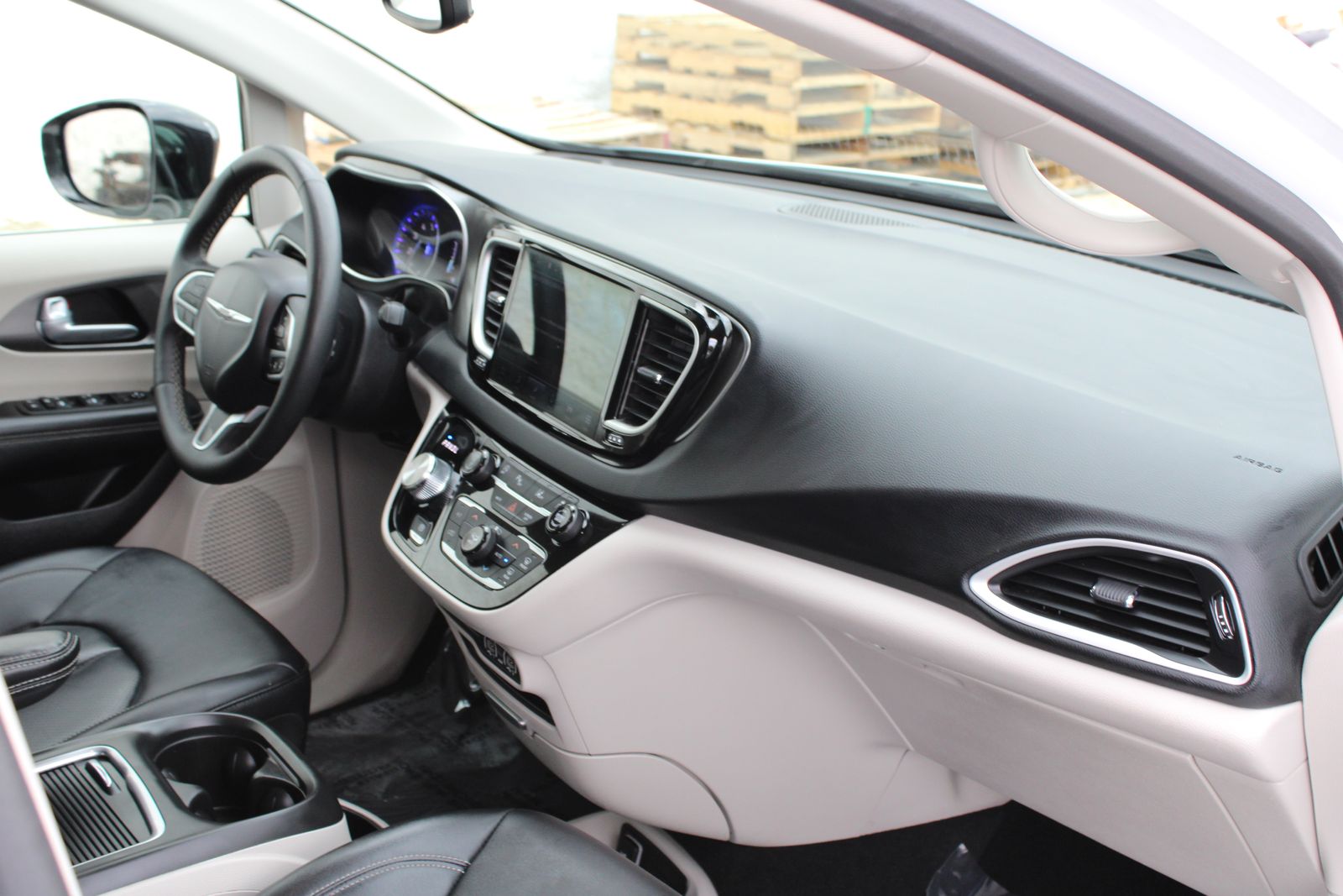Used 2024 White Chrysler Touring L image 29