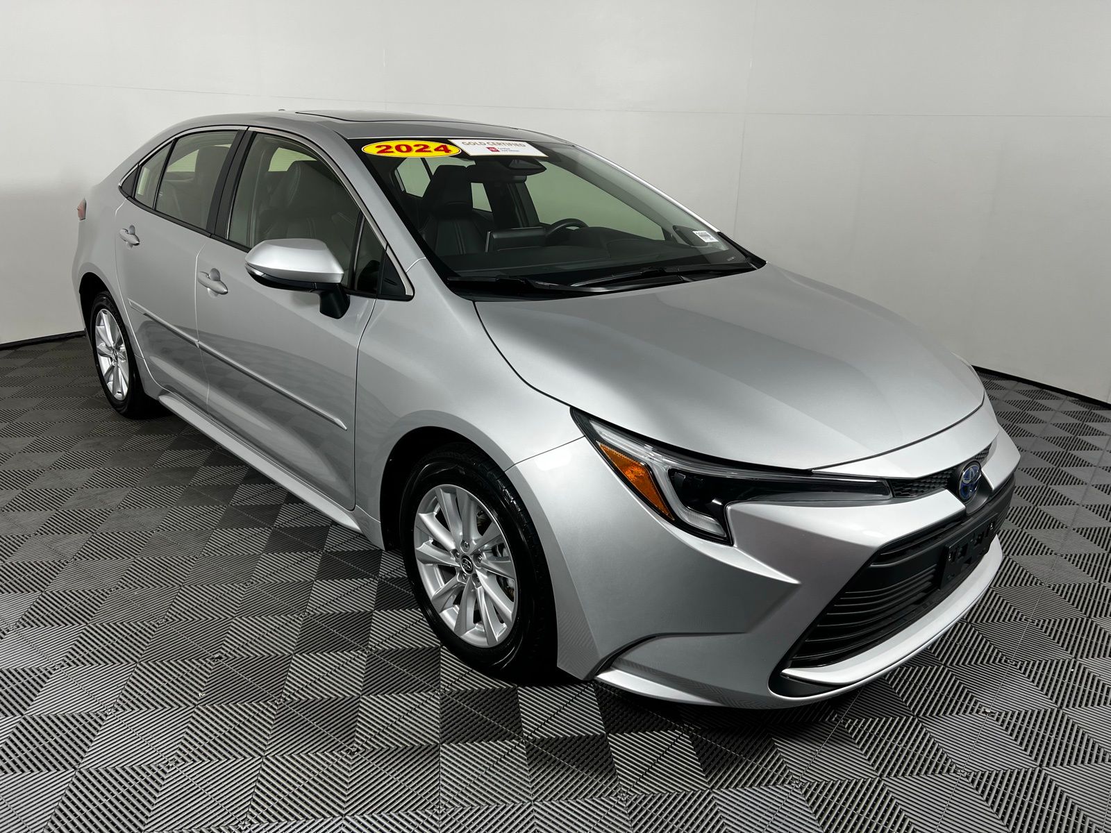 Thumbnail: 2024 Toyota Corolla - 3