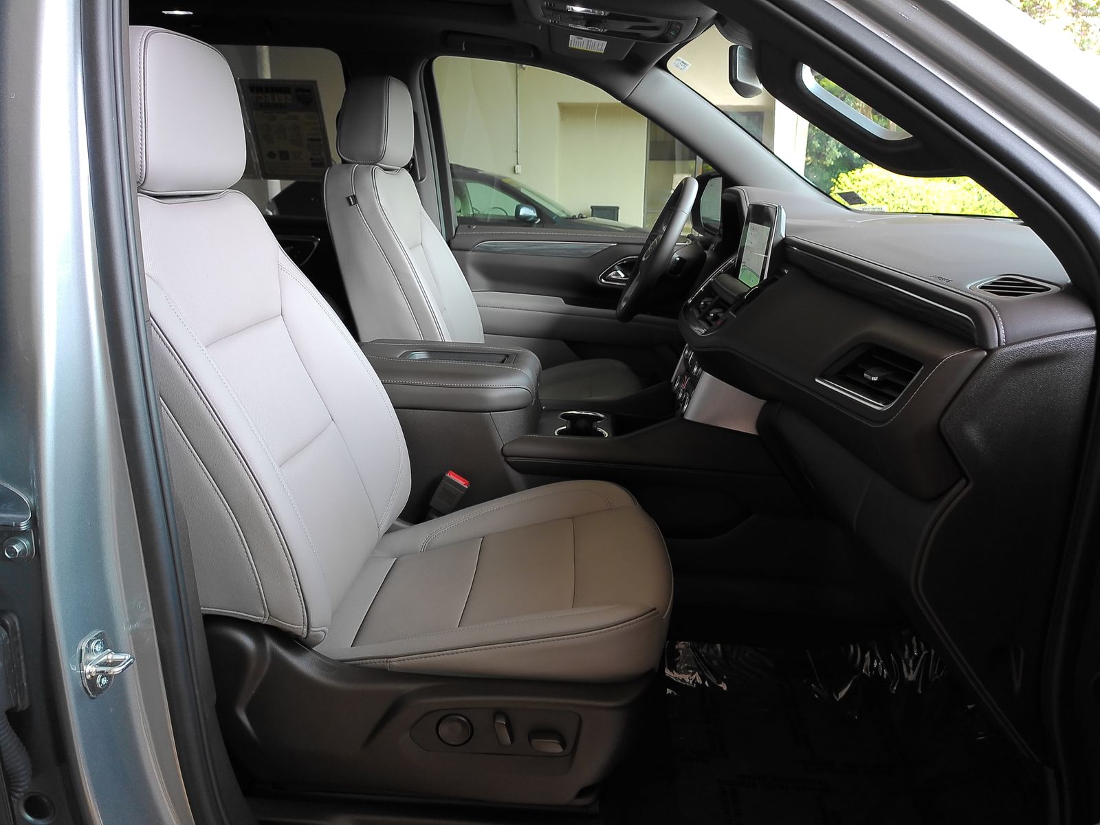 Used 2024 Silver GMC SLT image 25