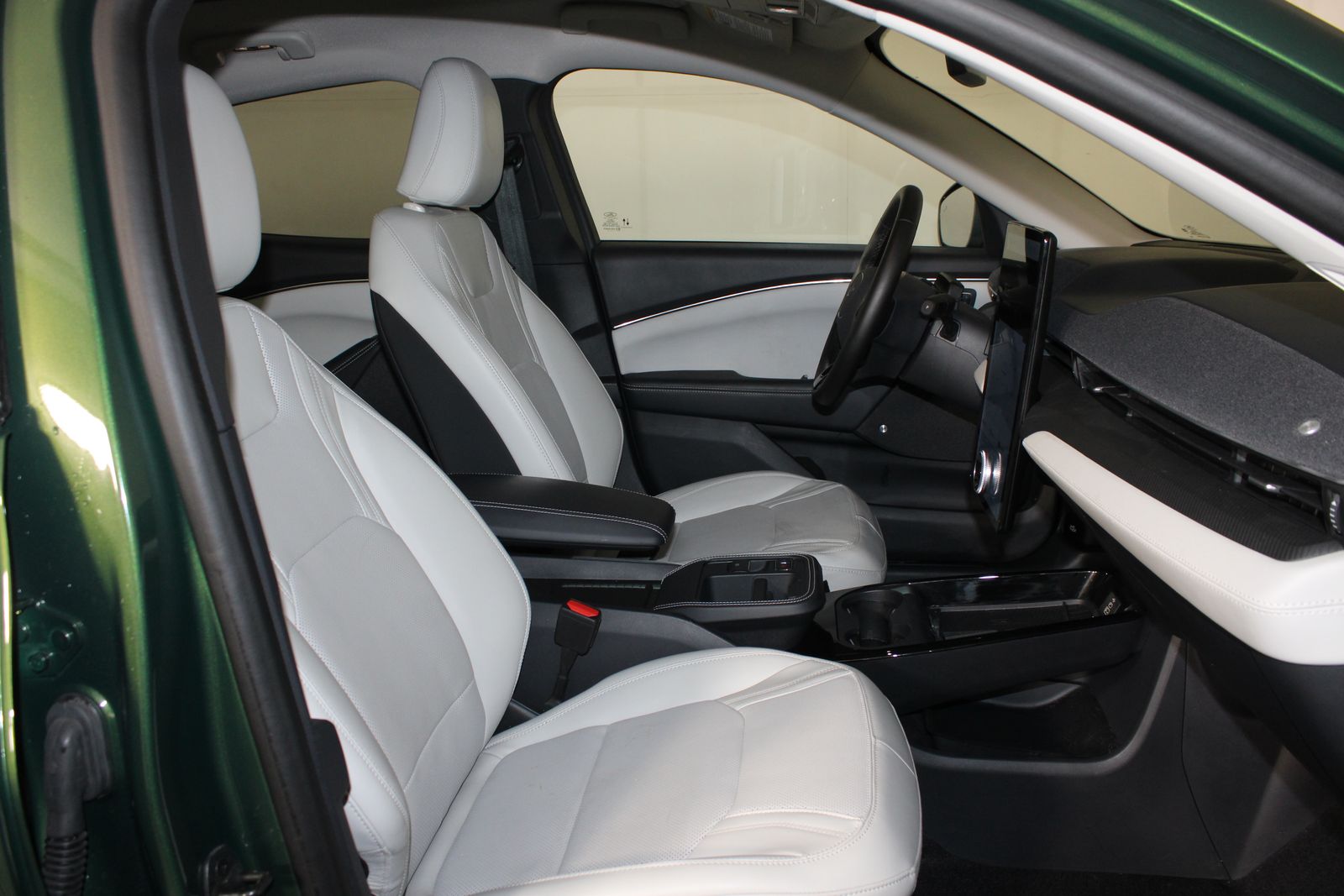 Used 2025 Green Ford Premium image 25