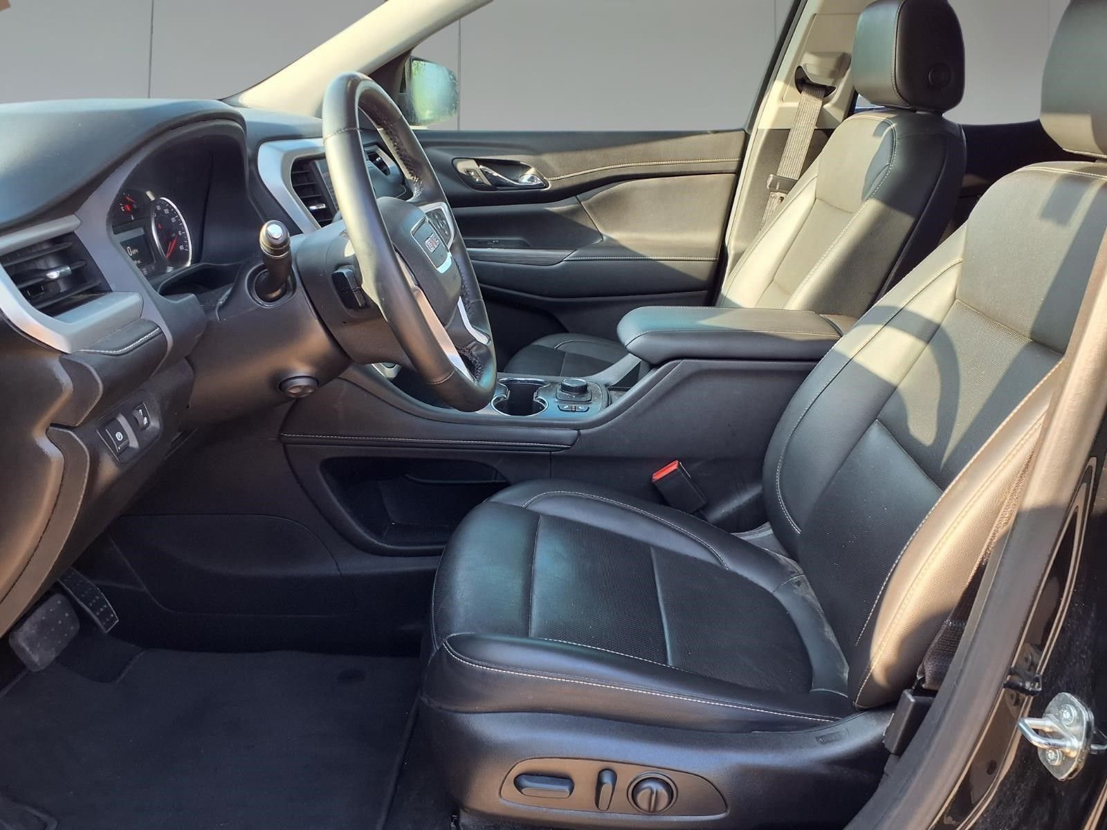 2023 GMC Acadia SLT Black at AutoSavvy Houston Southwest