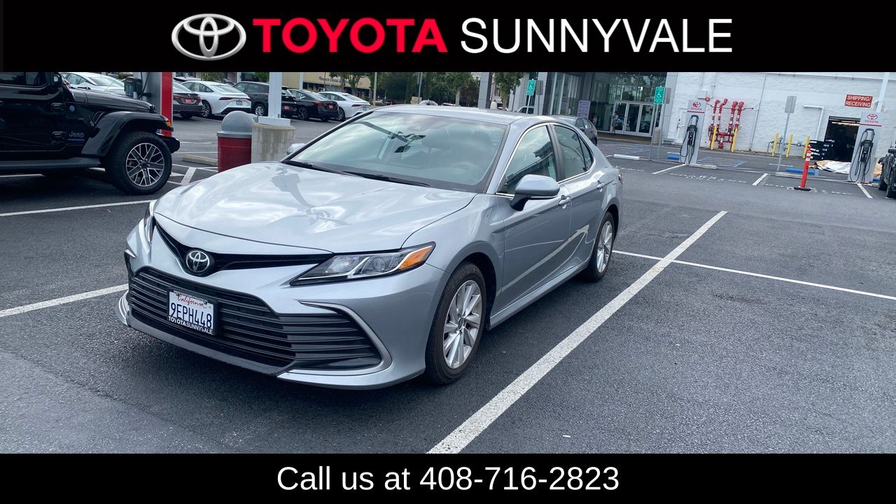 2023 Toyota Camry LE's photo