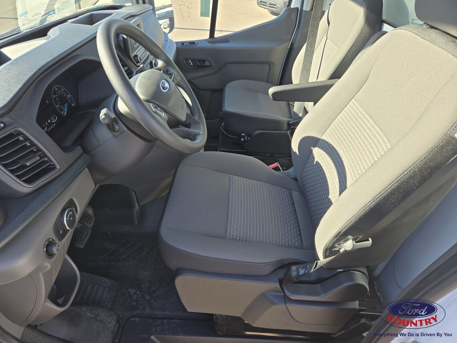 2025 Ford Transit Chassis Cab Base - Photo 6