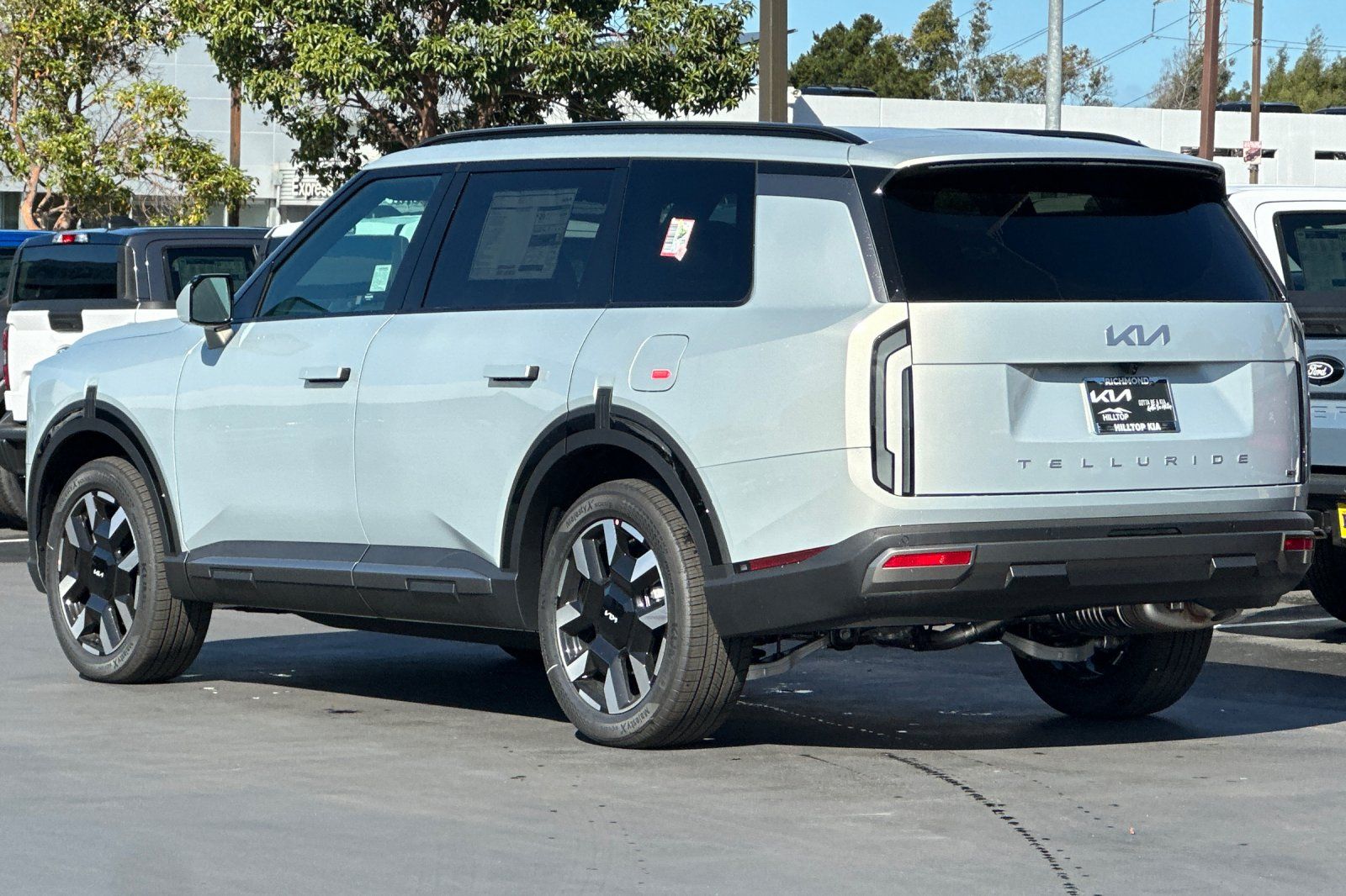 View vehicle photo 6