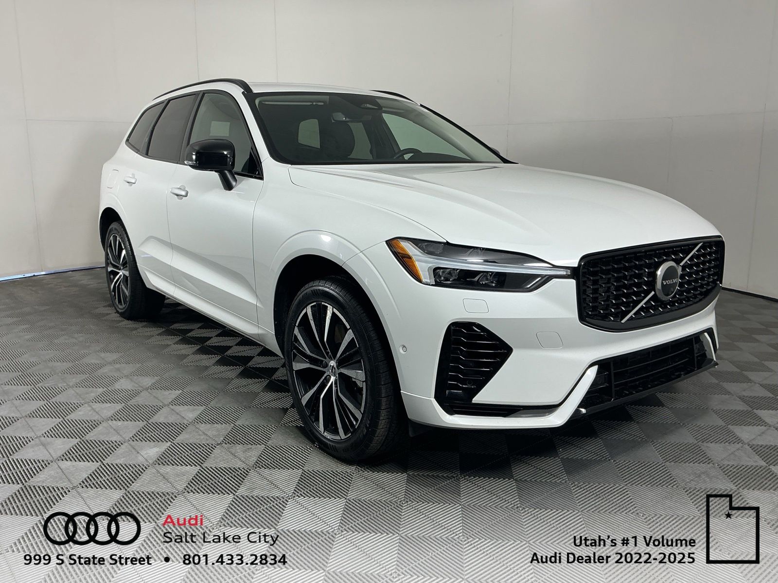 Crystal White Metallic 2023 Volvo XC60 SUV / Crossover All-Wheel Drive Automatic