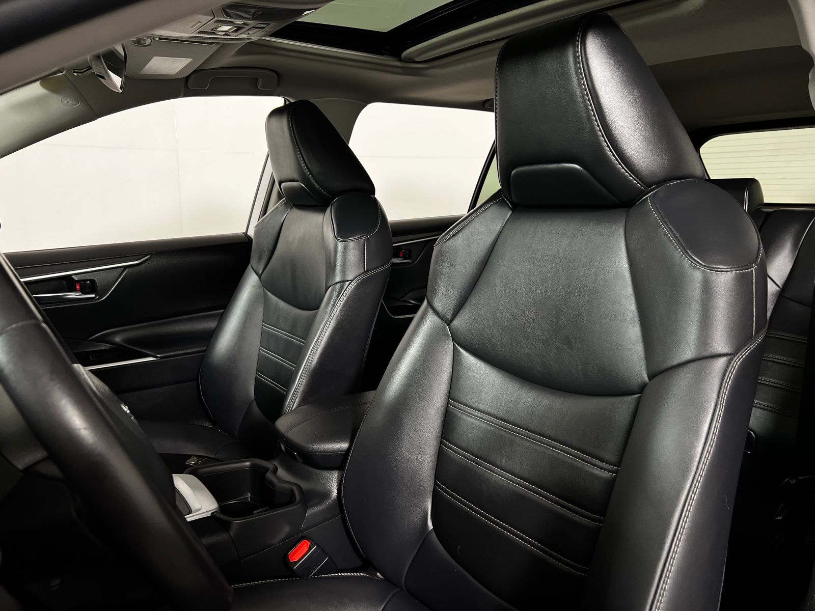 Thumbnail: 2022 Toyota RAV4 - 13