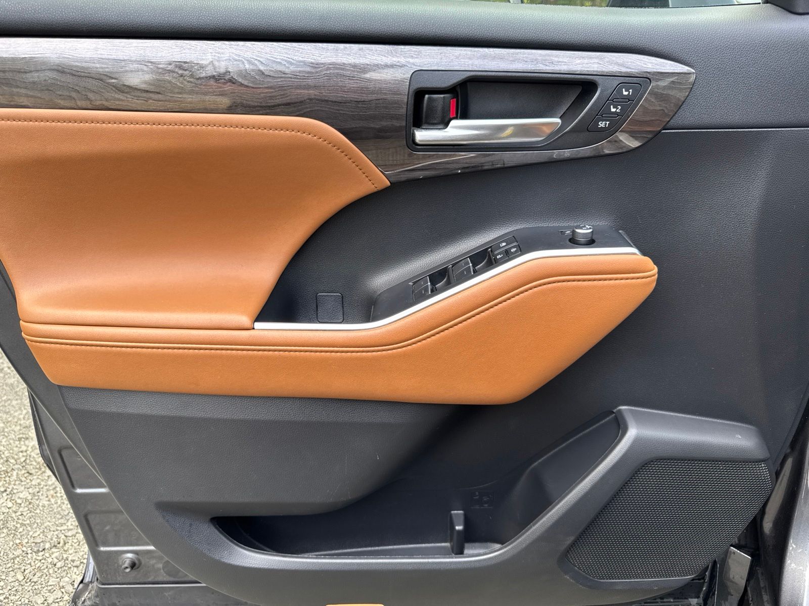 Used 2023 Magnetic Gray Metallic Toyota Platinum image 23