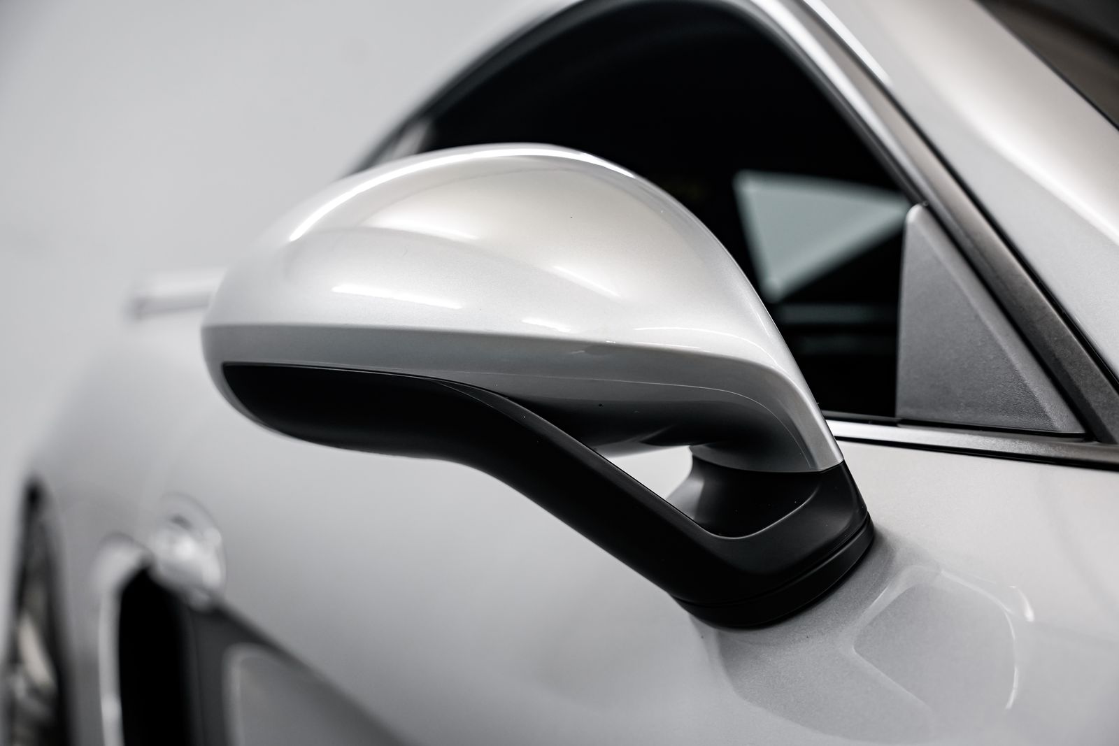 2016 Porsche Cayman GT4 — photo 32