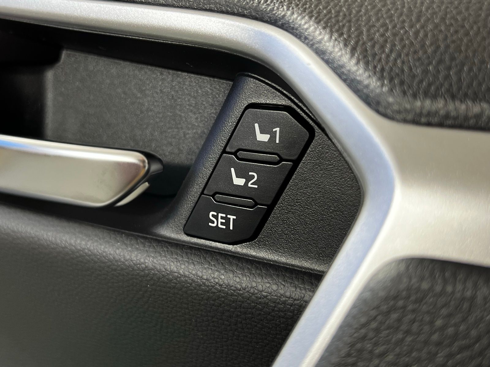 2025 Toyota RAV4 Limited 12