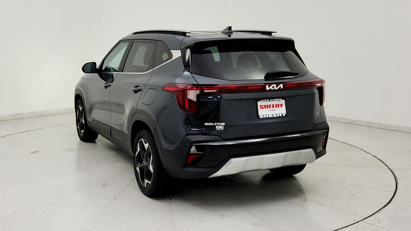 Used 2024 Gray Kia EX image 5