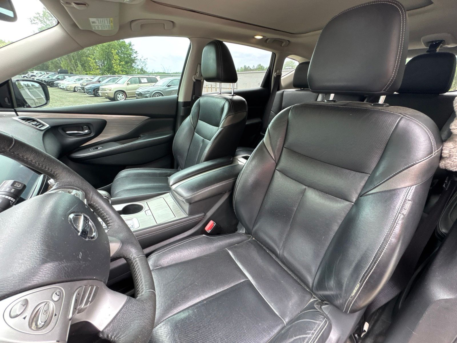 Used 2015 Cayenne Red Nissan SL image 8