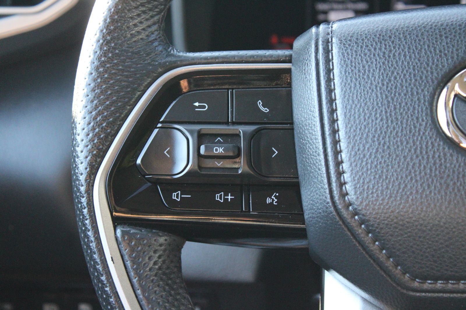 Used 2023  Toyota SR5 image 29