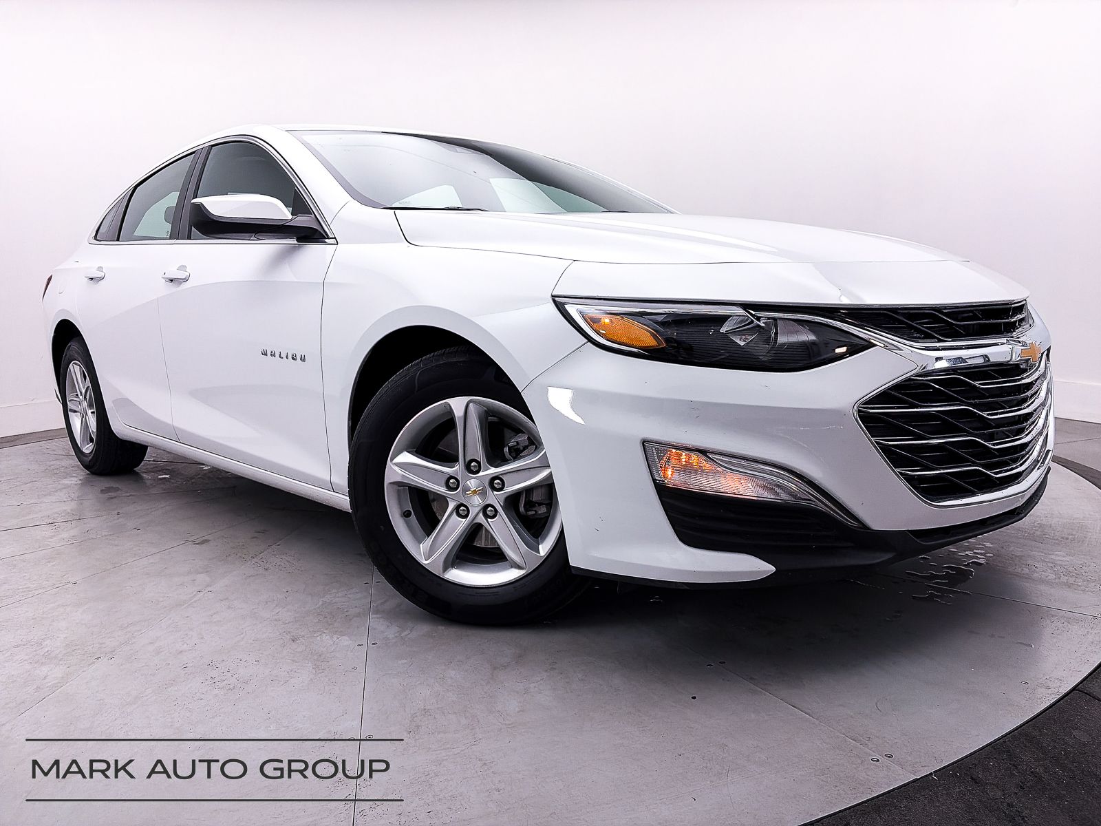 Summit White 2025 Chevrolet Malibu LS FWD Sedan Front-Wheel Drive Continuously Variable Transmission
