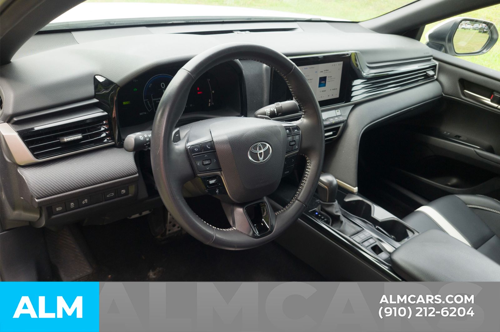 Used 2025 Ice Toyota SE image 6