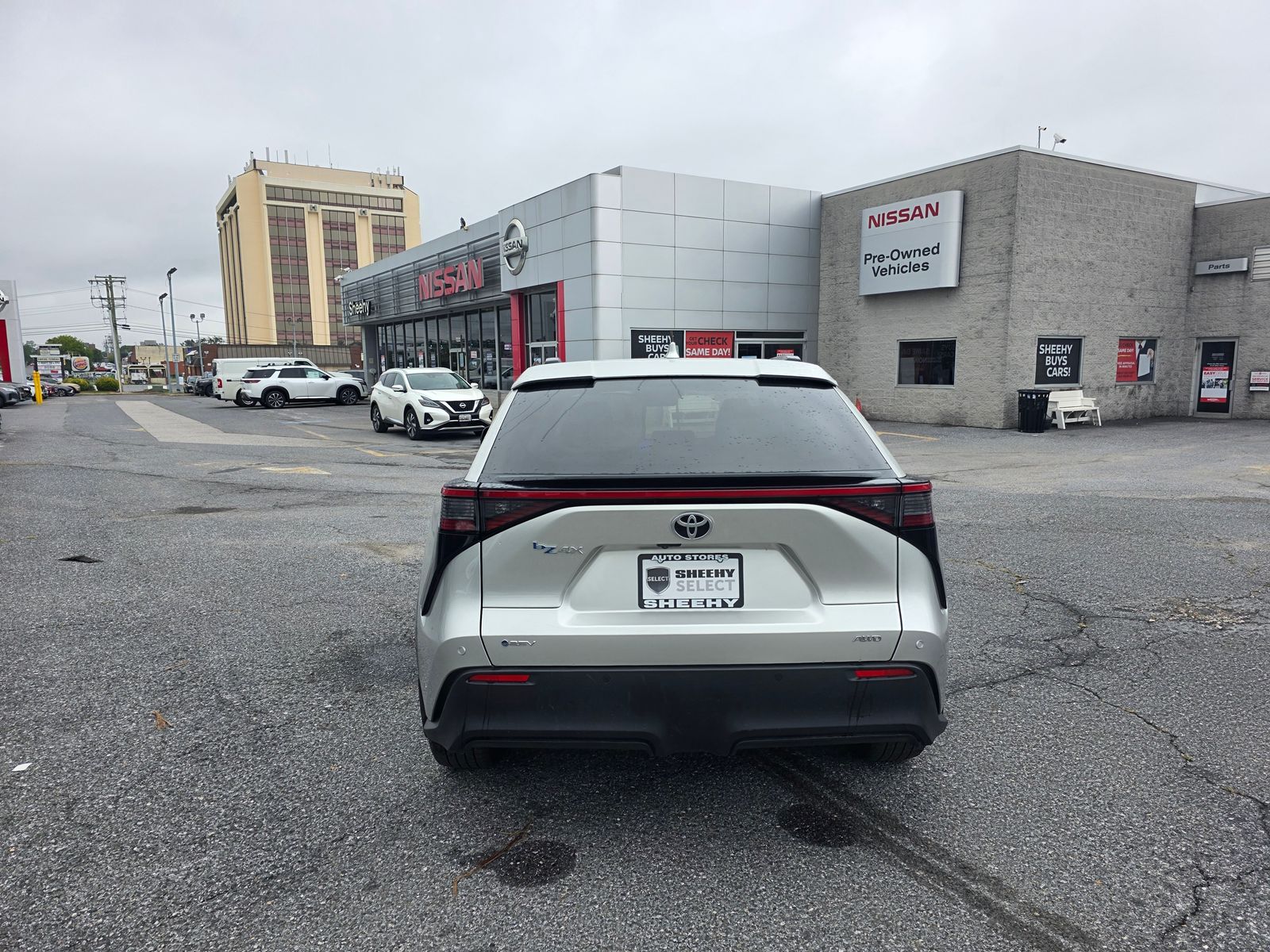 Used 2025 Silver Toyota XLE image 9