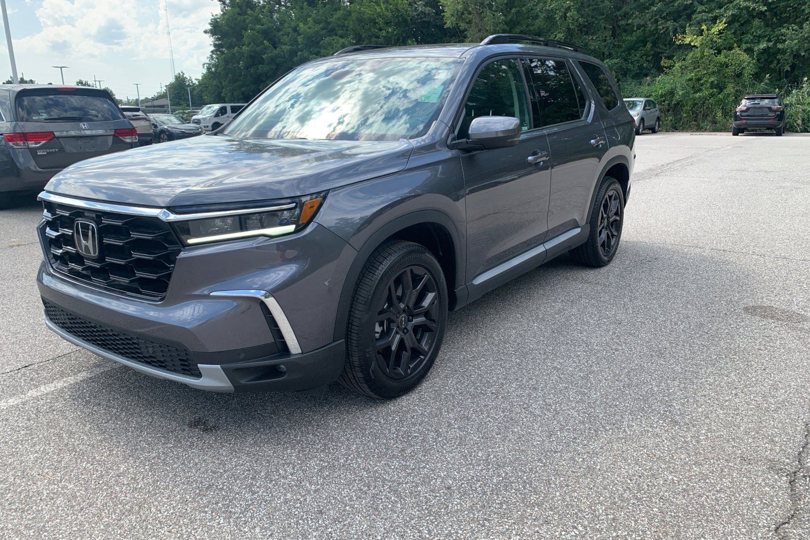 Gray (Modern Steel Metallic) 2025 Honda Pilot SUV / Crossover All-Wheel Drive Automatic