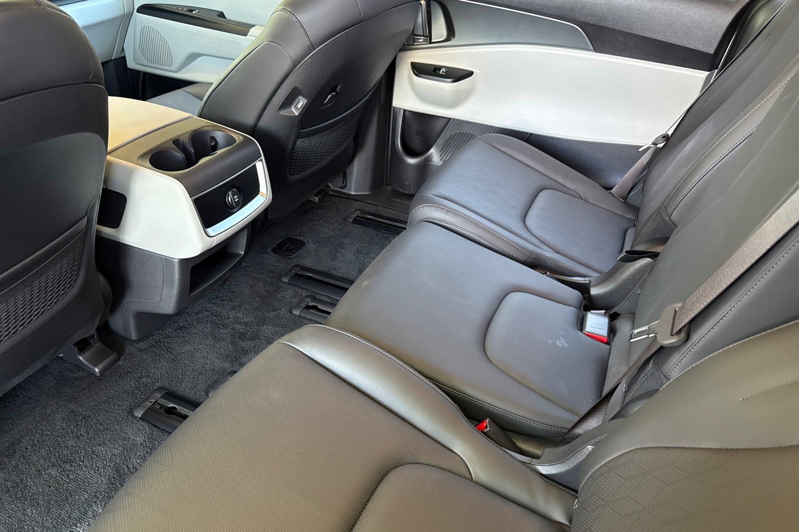 Used 2024 Kia Carnival Van