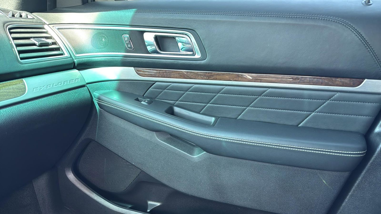 Used Car 2016 Ford Explorer  Platinum For Sale Under $20,000 In Austin, Texas