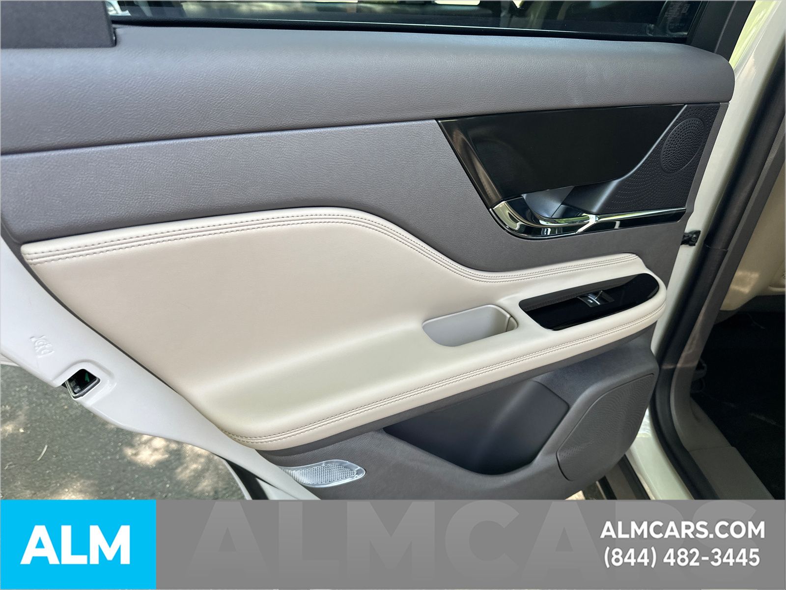 Used 2024 White Lincoln Grand Touring image 14
