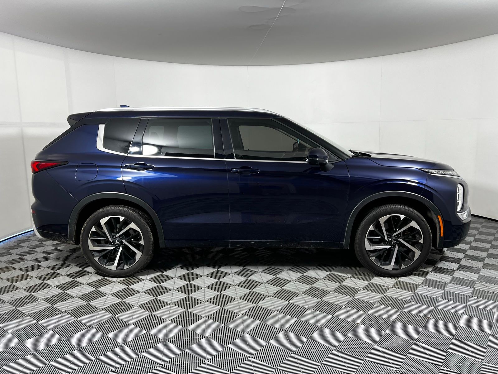 Thumbnail: 2022 Mitsubishi Outlander - 4