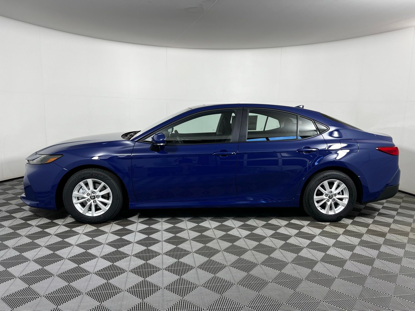 2025 Toyota Camry LE 8