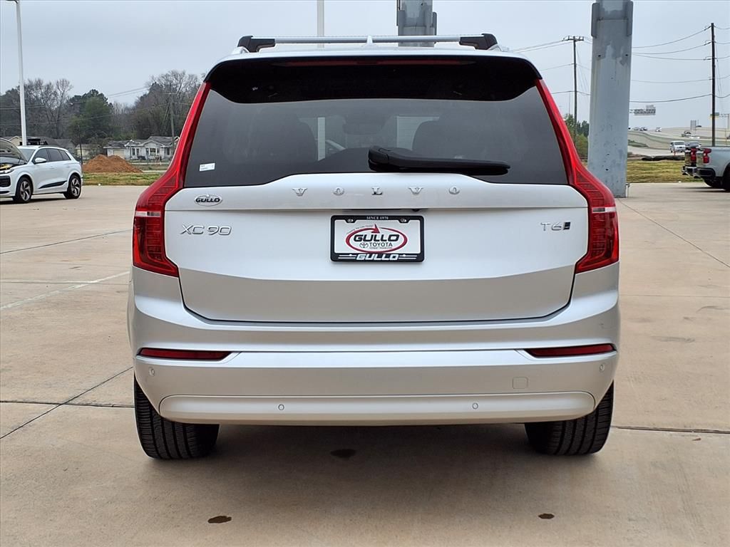 2022 Volvo XC90 T6 Momentum Silver at DeMontrond Auto Country