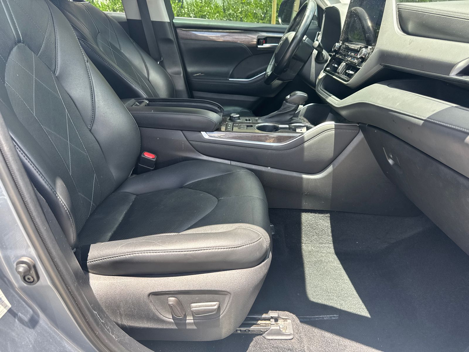 Used 2021  Toyota Platinum image 13