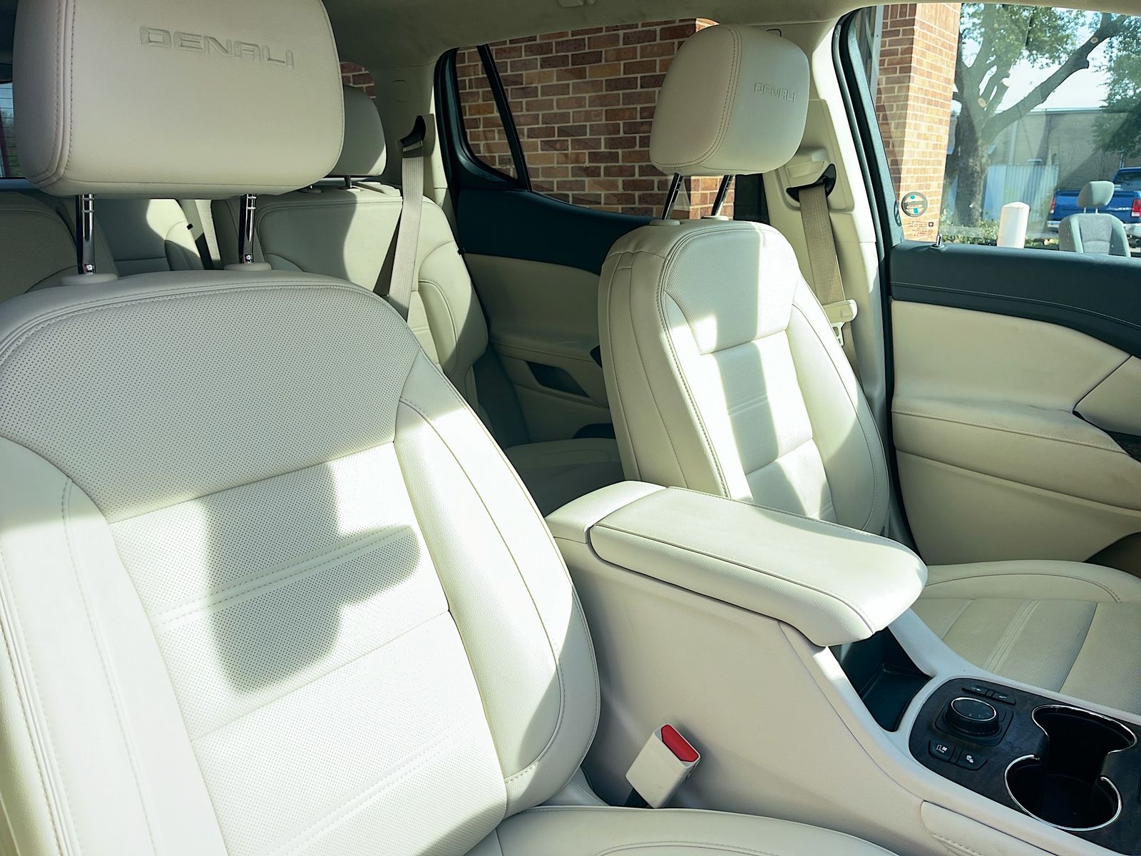 2023 GMC Acadia Denali - Photo 31