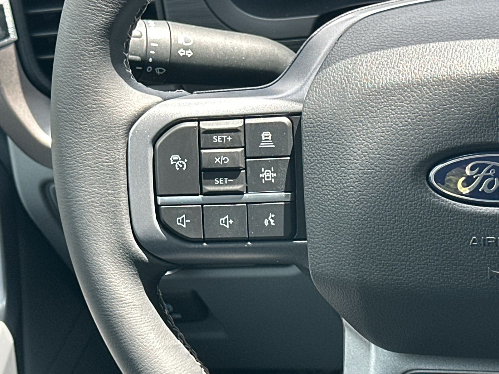 New 2026 Oxford White Ford XLT image 25