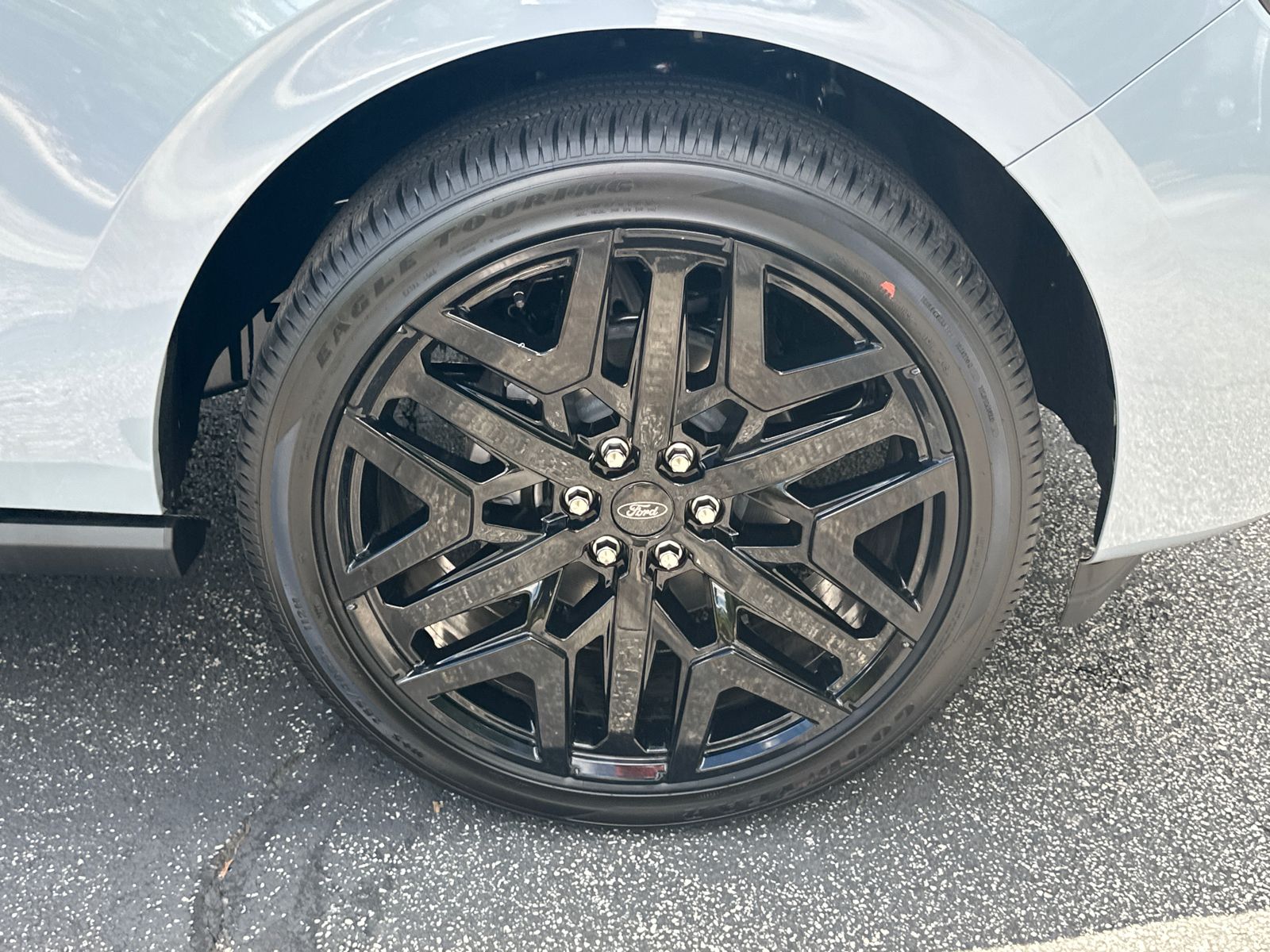 New 2026 Glacier Gray Metallic Tri-Coat Ford Platinum® image 13