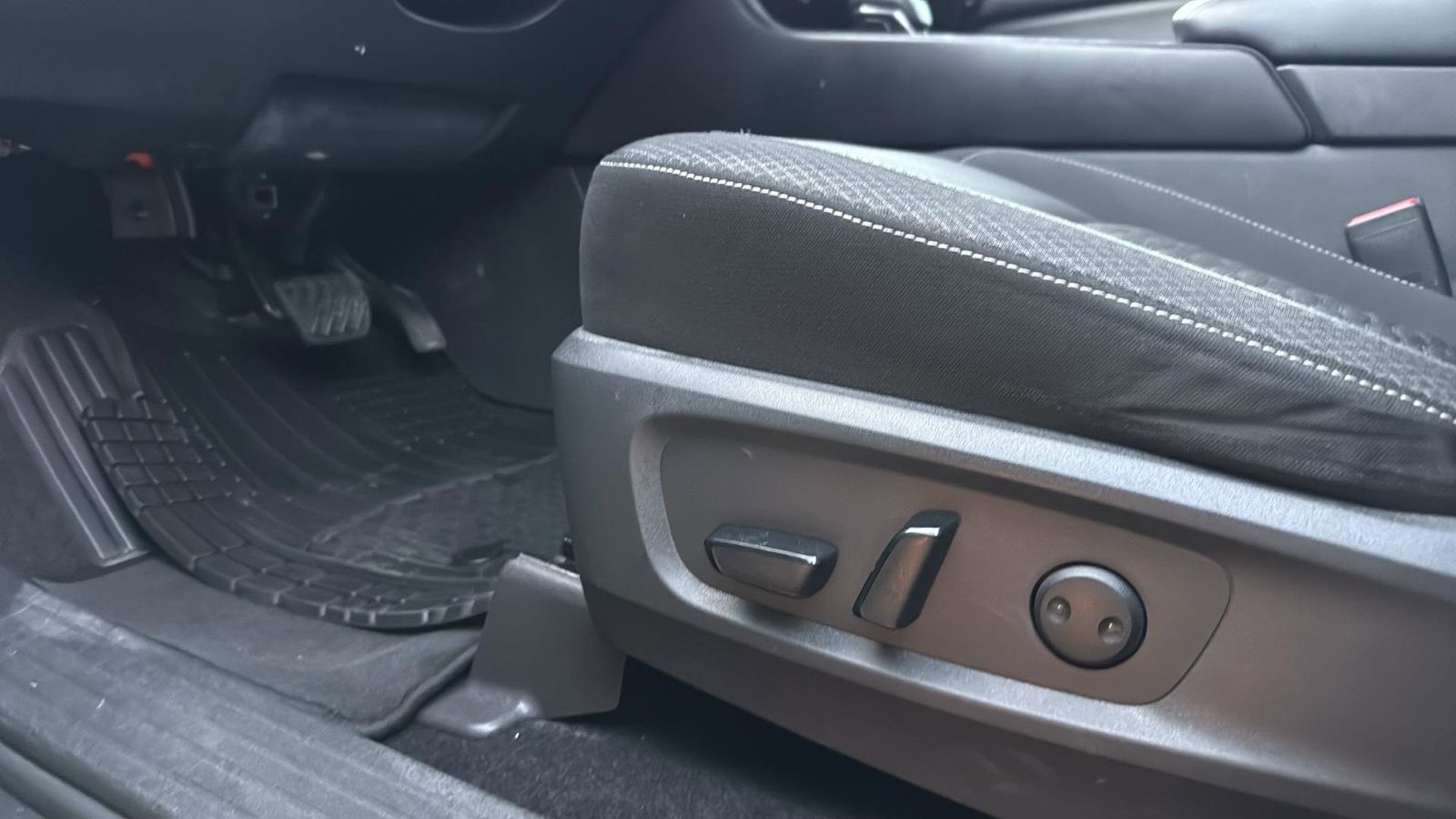 Used Car 2022 Nissan Pathfinder  Sv For Sale Under $25,000 In Austin, Texas