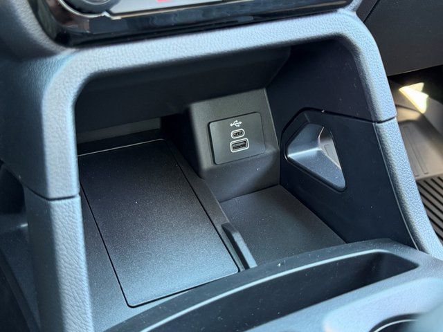 New 2025 Oxford White Ford XLT image 23