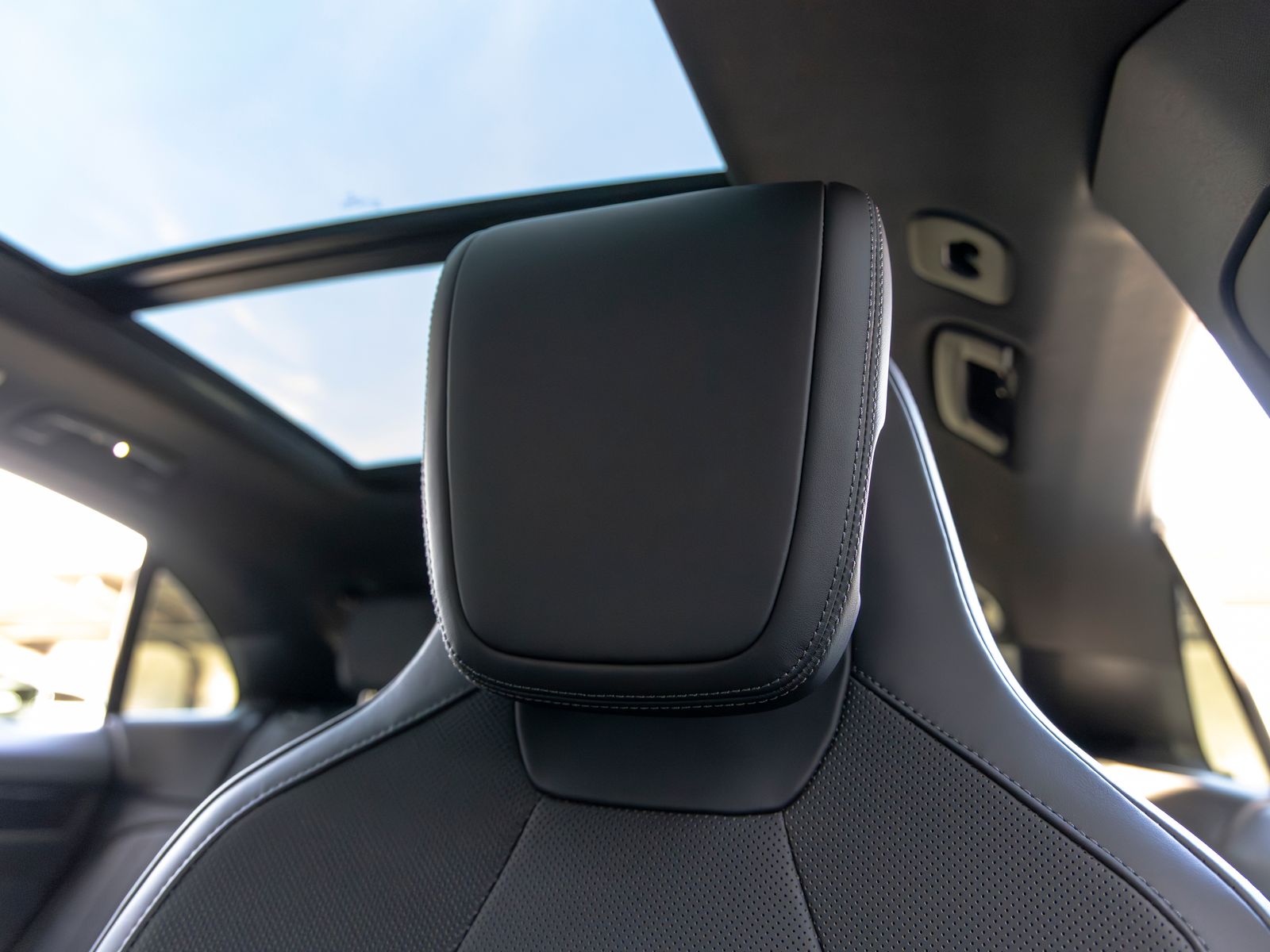 2025 Porsche Macan Base - Photo 26