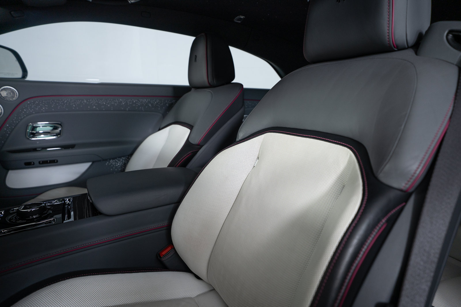 2024 Rolls-Royce Spectre — full photo 25 of 54
