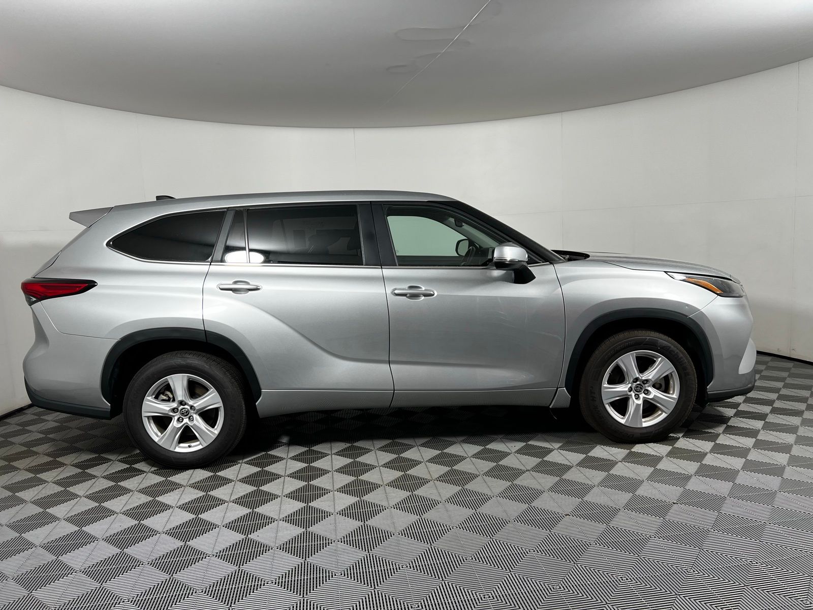 2023 Toyota Highlander XLE 4