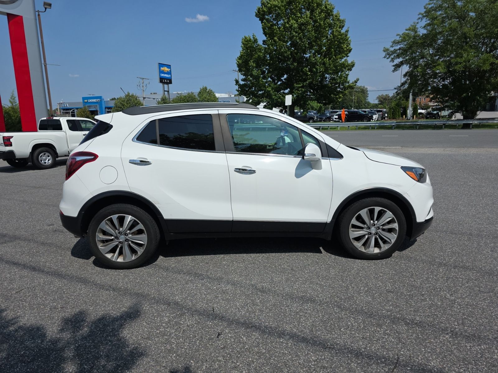 Used 2019 White Buick Preferred image 9