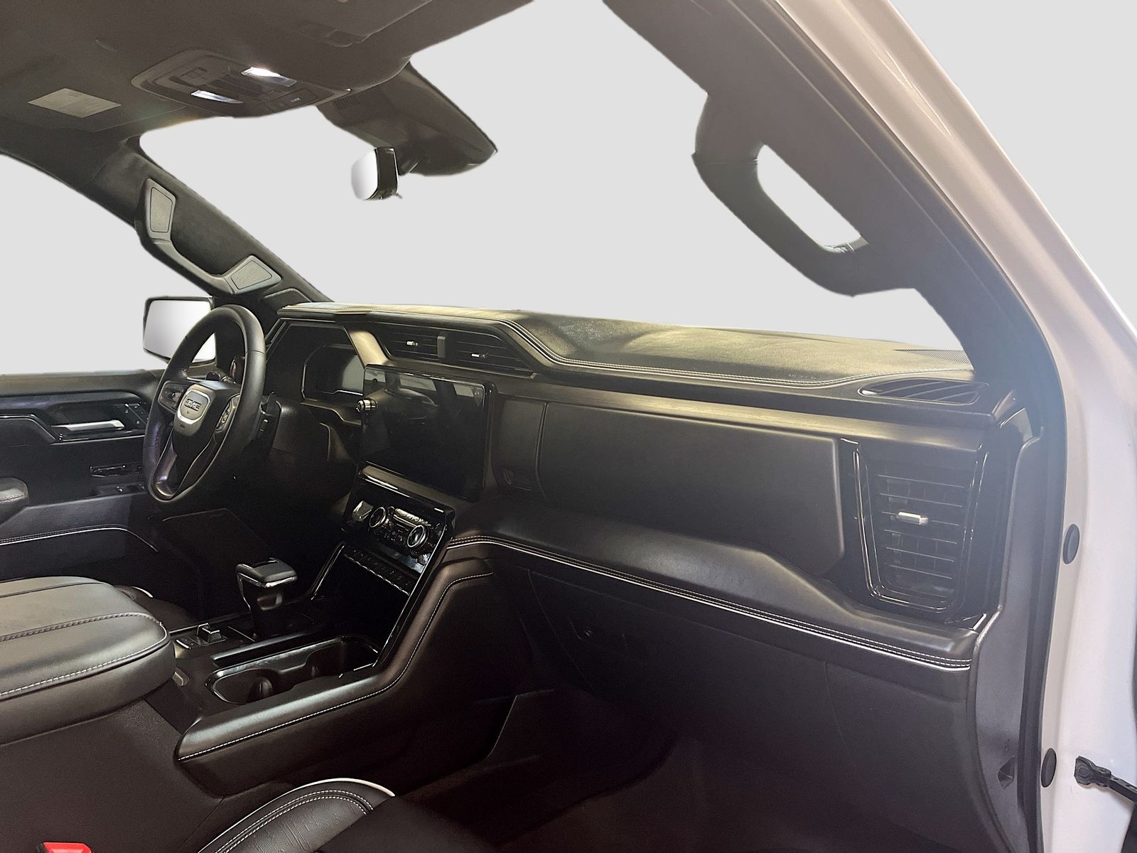 Used 2025 White GMC AT4X image 31